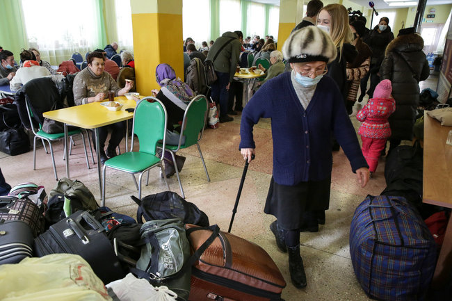 Регионы России готовятся принять пять тысяч беженцев из Донбасса