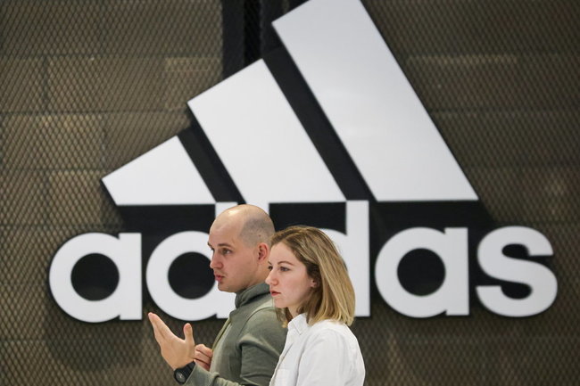 Adidas планирует вернуться на рынок Россию под новым именем
