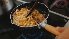 Вкусная, яркая, сезонная: рецепт необычной пасты с тыквой и креветками