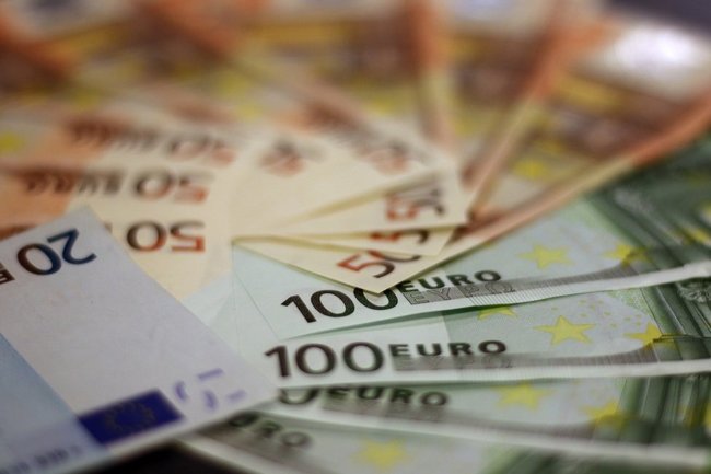 Антироссийские санкции отправят евро в утиль мировых валют