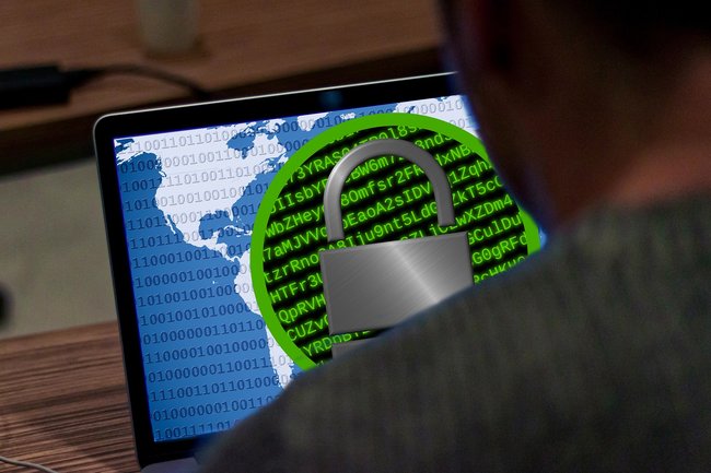 Минцифры предлагает российским хакерам взломать «Госуслуги» за 1 млн рублей