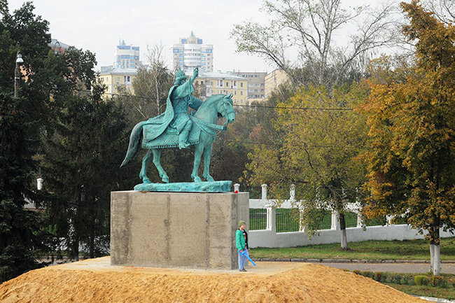 Памятники ивану грозному картинки