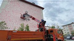 Художник из Челябинска начал работу над муралом с русскими богатырями в Салехарде