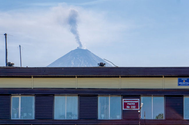 На Камчатке фиксируют активность сразу двух вулканов