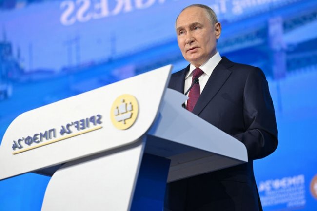 Путин: патриотизм может стать объединительной идеей для России