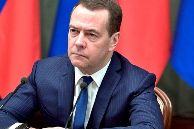 Медведев поручил членам «Единой России» следить за общественным настроем