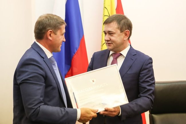 Председатель Воронежской облдумы вручил награды строителям