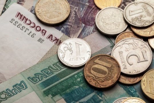 Россиян, хранящих деньги в рублях, предупредили о новом запрете