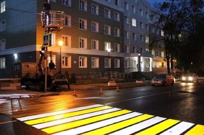 В Кирове установили проекционный лазерный пешеходный переход