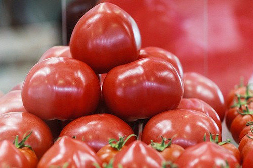 В тюменских магазинах подскочили цены на детское питание, помидоры и овощи