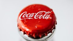 «Ведомости»: Coca-Cola снова регистрирует товарные знаки в России
