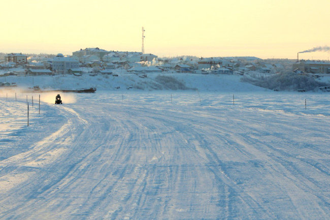 На Ямале  из-за метели закрыли зимнюю дорогу «Салехард — Лабытнанги»
