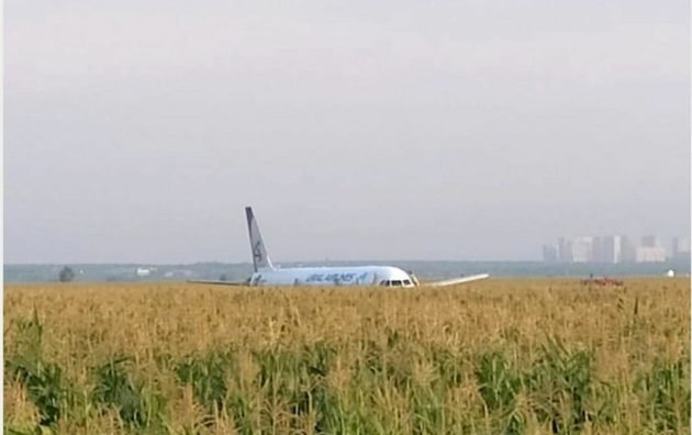 «Уникальный случай»: пилот оценил посадку лайнера на кукурузное поле