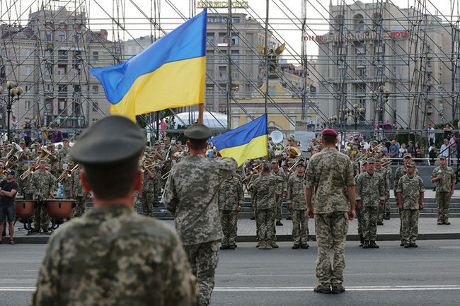 Украинцы высмеяли попытку ВСУ перейти на новый строевой шаг НАТО