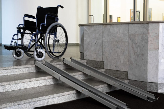Администрация Сургута занялась благоустройством среды для инвалидов