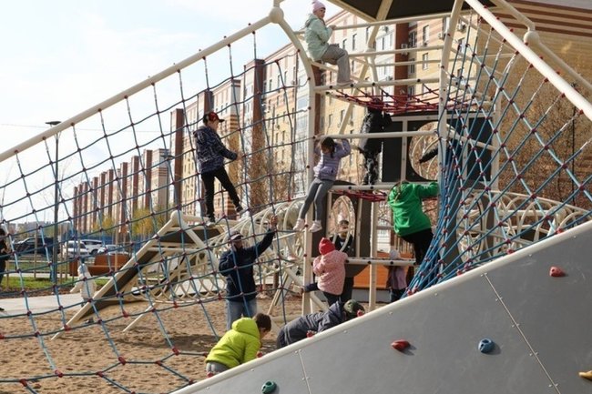 В Тюмени прошло торжественное открытие Школьного сквера